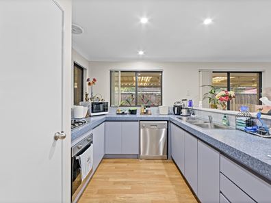 27 Tryall Avenue, Port Kennedy WA 6172