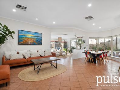 1/24 Tribute Street, Shelley WA 6148