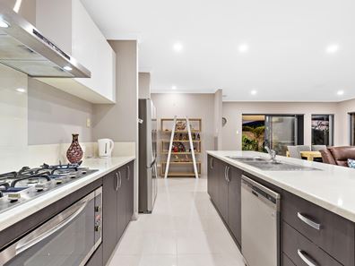 14 Pride Fairway, Baldivis WA 6171