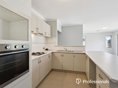 2/19 Boonooloo Road, Kalamunda WA 6076