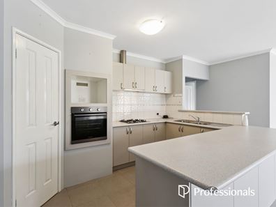 2/19 Boonooloo Road, Kalamunda WA 6076