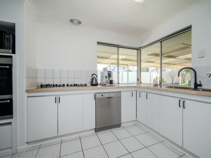 6 Dunlop Rise, Kinross WA 6028