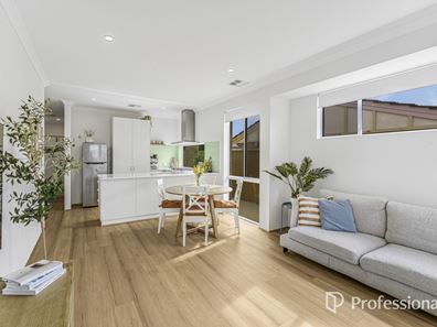 2A Ardrossan Loop, Kingsley WA 6026