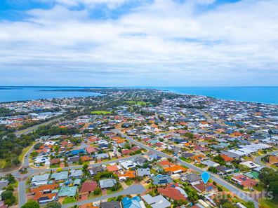 52 Floribunda Avenue, Halls Head WA 6210