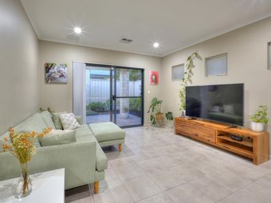 34 Sacramento Parade, Hocking WA 6065