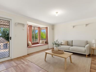 12 Woodley Way, Parmelia WA 6167
