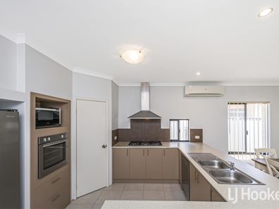 30 Barrington Avenue, Champion Lakes WA 6111