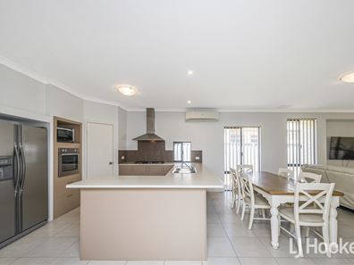 30 Barrington Avenue, Champion Lakes WA 6111