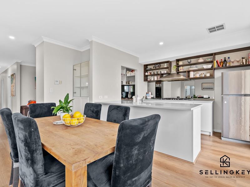 8 WOODLOES STREET, Piara Waters WA 6112
