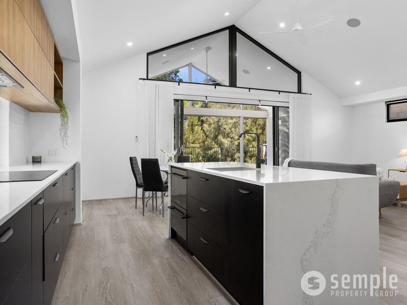 8 Erie Lane, Lake Coogee