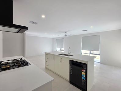 31 Cobaki Brace, Lakelands WA 6180