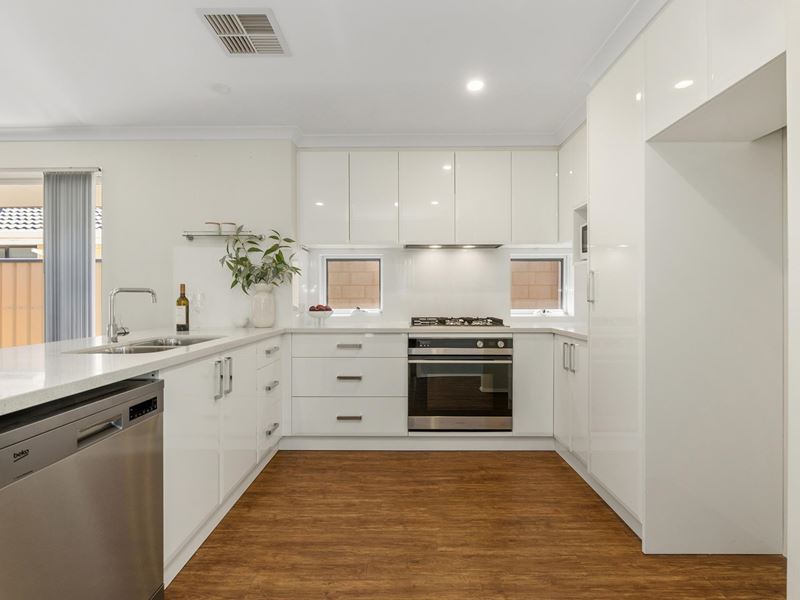 4 Miami Lane, Clarkson