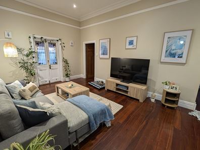 8 Hare Street, Lamington WA 6430