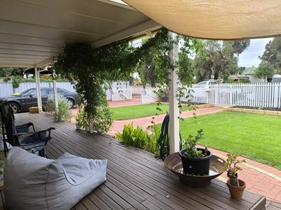 8 Hare Street, Lamington WA 6430