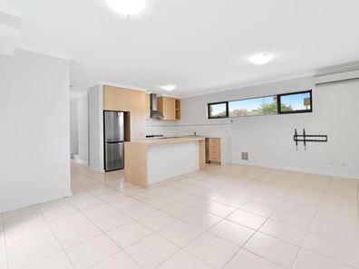 15B Leeder Street, Glendalough WA 6016