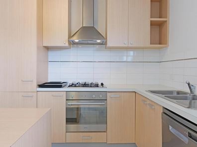 15B Leeder Street, Glendalough WA 6016