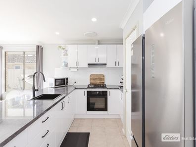 6 Salvado Road, Orana WA 6330