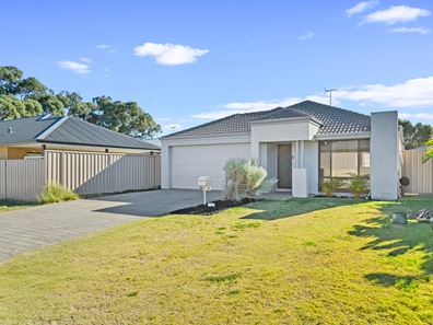 32 Kirkbrae Pass, Meadow Springs WA 6210
