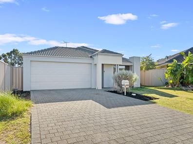 32 Kirkbrae Pass, Meadow Springs WA 6210