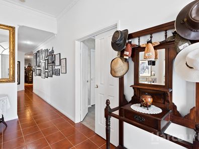 32 Princeton Drive, Wannanup WA 6210