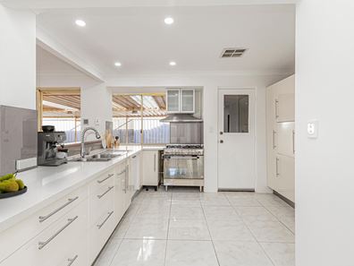 3 Woodview Retreat, Caversham WA 6055