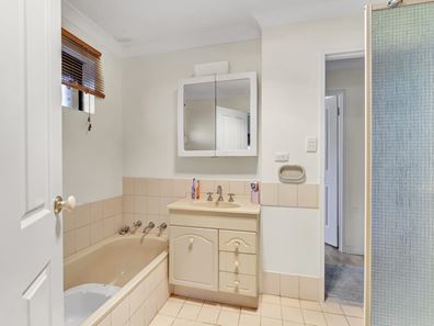 10 Beete Place, Beechboro WA 6063