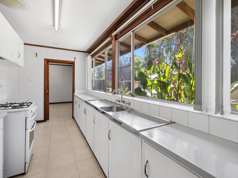 121a Arlunya Avenue, Cloverdale WA 6105