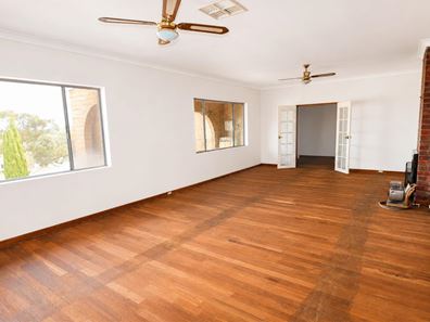 11 Ackland Street, Wongan Hills WA 6603