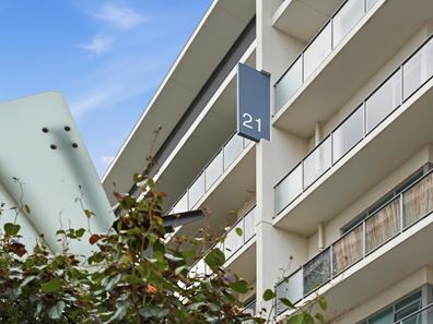 302/21 Malata Crescent, Success WA 6164