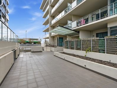 302/21 Malata Crescent, Success WA 6164