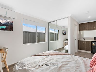 Room/2  12 Tangelo Grove, South Yunderup WA 6208