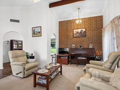 22 Crampton  Avenue, Eaton WA 6232
