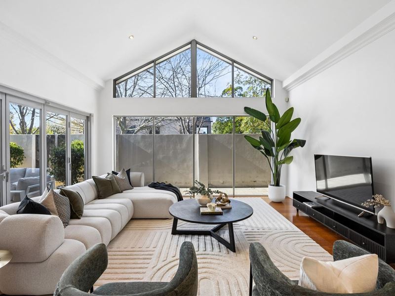 13 Darbyshire Drive, Subiaco WA 6008