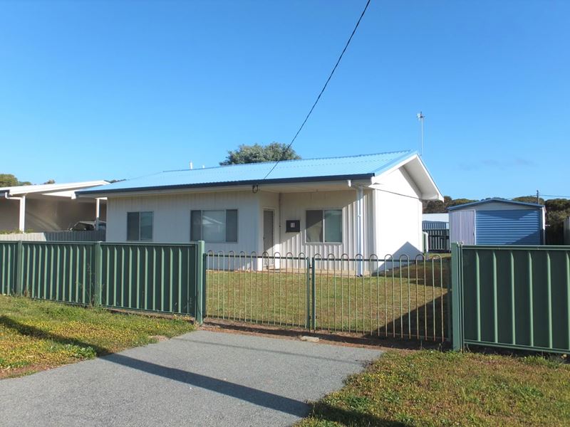 18 Flinders Street, Hopetoun WA 6348