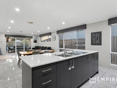 116 Irvine Parade, Hammond Park WA 6164