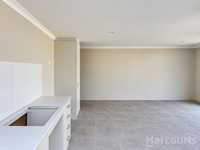 8B Somerset Way, Lakelands WA 6180