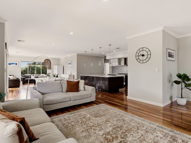16 Fenians Pass, South Yunderup WA 6208