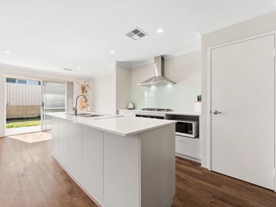 6 Haifa Street, Coogee WA 6166