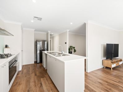 6 Haifa Street, Coogee WA 6166