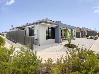 19 Apatite Street, Treeby WA 6164