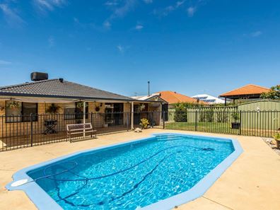 10 Mandon Street, Forrestfield WA 6058