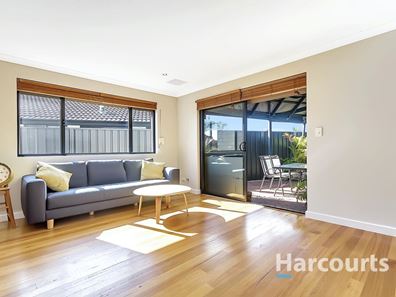 15 Retreat Green, Banksia Grove WA 6031