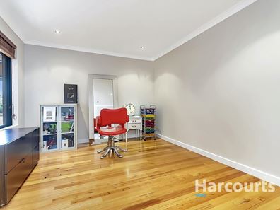 15 Retreat Green, Banksia Grove WA 6031