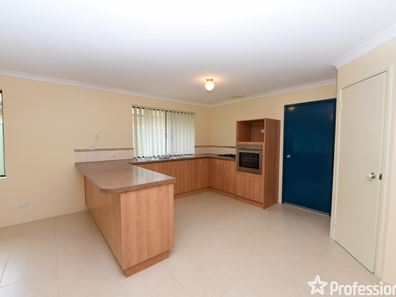 18 Kinsale Bend, Port Kennedy WA 6172