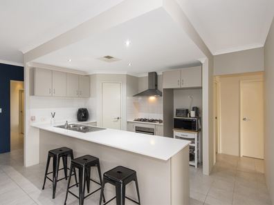 4 Mooreland Road, Baldivis WA 6171