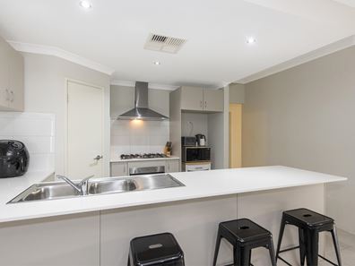 4 Mooreland Road, Baldivis WA 6171