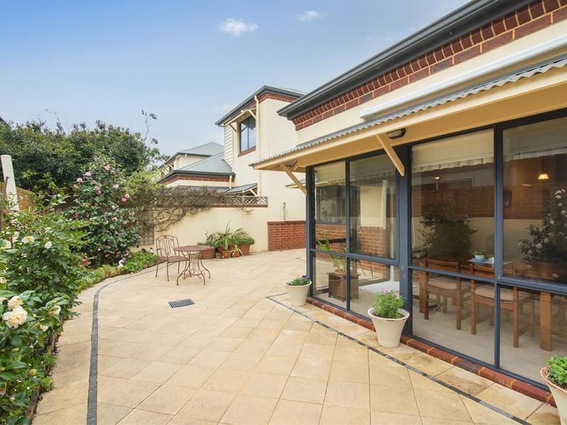 2/15 Station Road, Margaret River