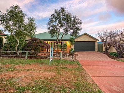 22 Bernard Street, Kelmscott WA 6111