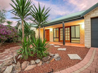 22 Bernard Street, Kelmscott WA 6111