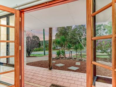 22 Bernard Street, Kelmscott WA 6111